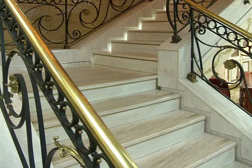 Лестница из мрамора Rosa Egeo