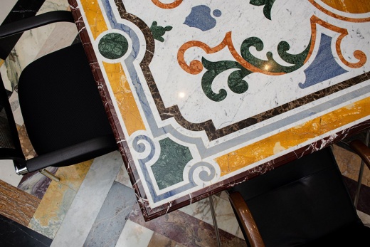 Большая мозаичная столешница